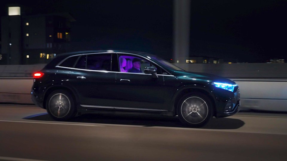 EQS-suv-svart