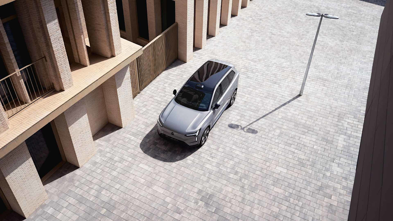 Volvo EX90 uppgraderas med snabbare laddning och mer datakraft