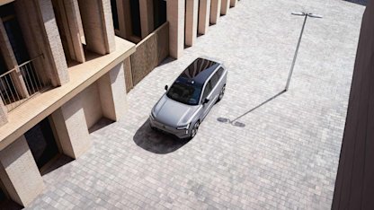 Volvo EX90 uppgraderas med snabbare laddning och mer datakraft