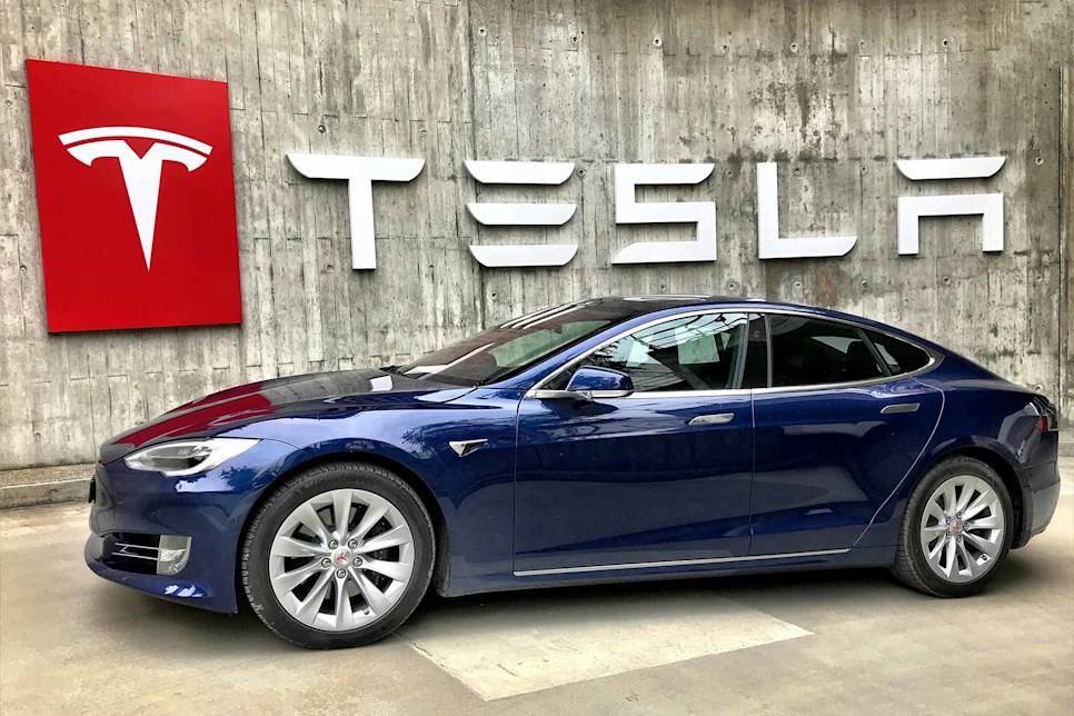 Värva en ny Tesla-kund och tjäna 8 500 kronor