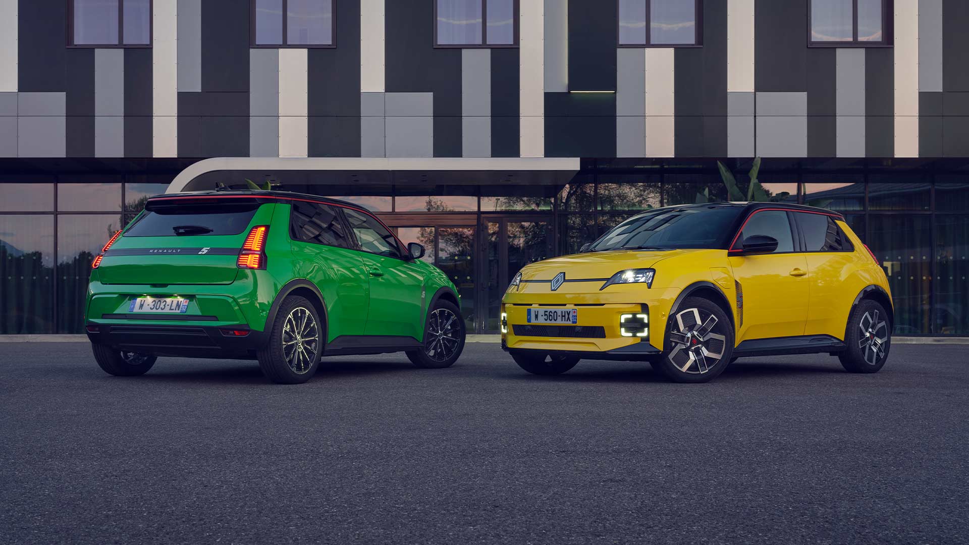 Utvald bild för Renault skördar framgångar – 5 E-Tech i topp 