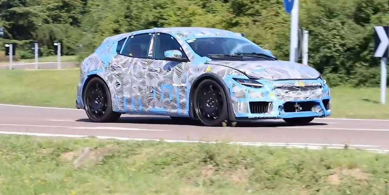 Ferrari testar sin första elbil på allmänna vägar