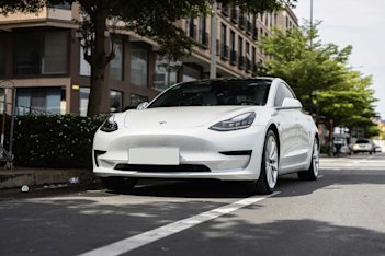 Ny undersökning: Förtroendet för Tesla dalar bland svenskar