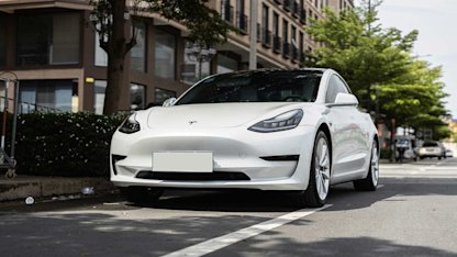 Ny undersökning: Förtroendet för Tesla dalar bland svenskar