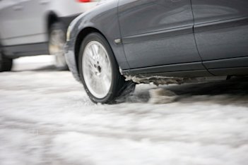 Dubbade vinterdäck eller dubbfria – vilka är bäst för mig?