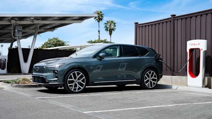 Utvald bild för Volvo Cars gör det enklare att använda Teslas snabbladdningsnätverk i Europa