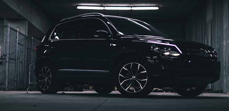 svart-volkswagen-tiguan