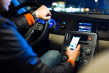 Så funkar nya mobiltelefonlagen som kan kosta dig 1.500 kronor i böter