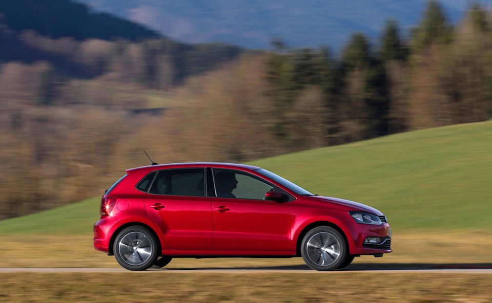 Volkswagen-Polo-5door-2014sida