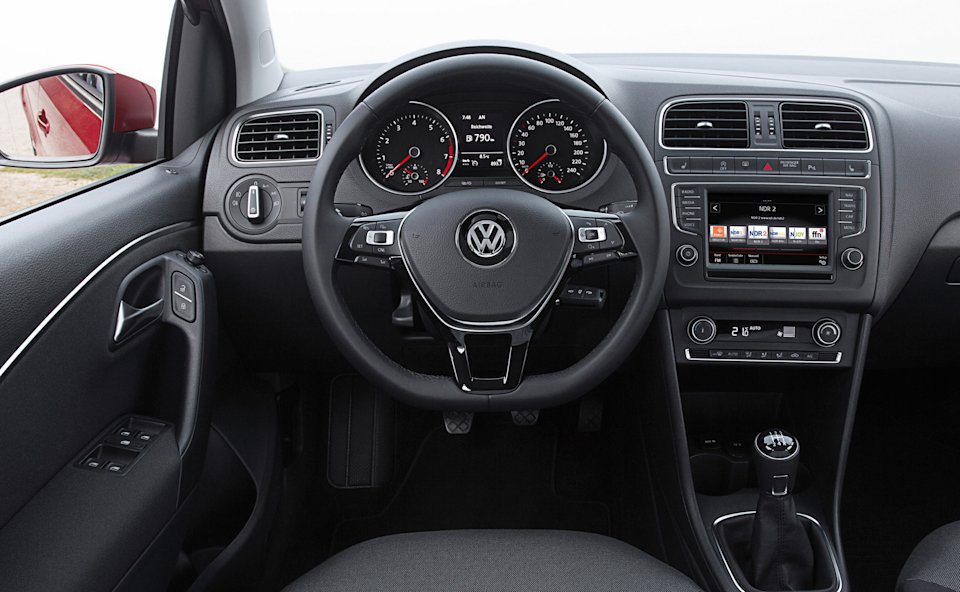 Volkswagen-Polo-5door-2014inne