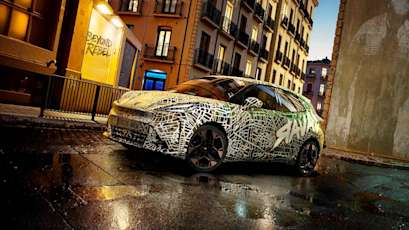 Cupra smygvisar nya elbilen Raval 
