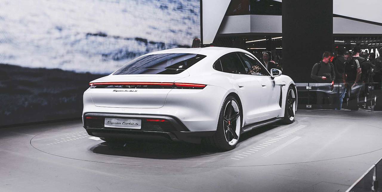 Porsche räds inte dåliga försäljningssiffror – satsar på elbilar