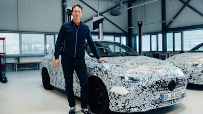 Här är en prototyp av nya Mercedes-Benz CLA
