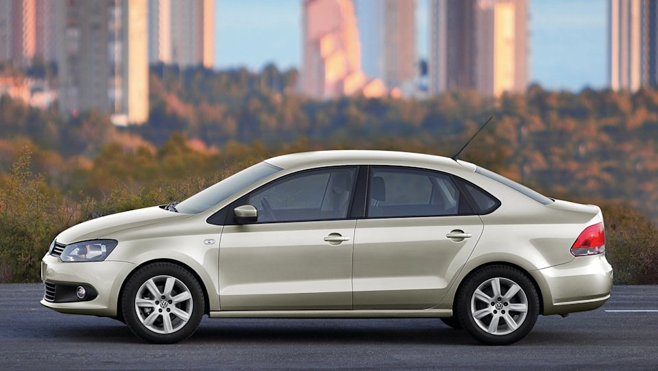 Volkswagen-Polo-Sedan-2010
