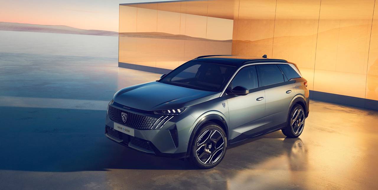 Här är Peugeot E-5008 – eldriven och sjusitsig