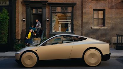 Elon Musk sågar bensinbilar - "Självkörande elbilar är framtiden"