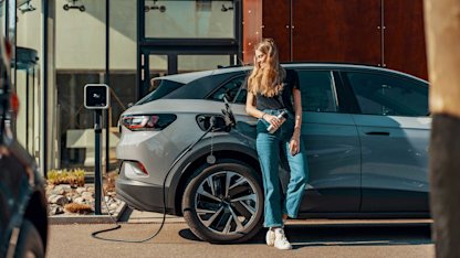 Svenskarnas körsträckor ökar – laddhybrider kör längst på vägarna