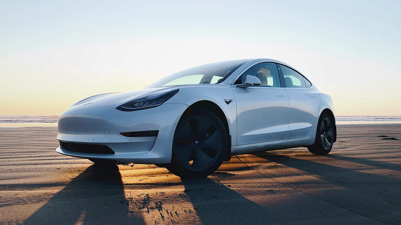 Kommer Tesla byta spår från elbilar till robotar?
