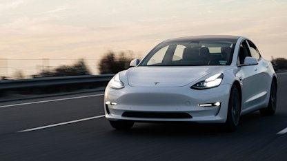 Självkörande bilar ska bli Teslas räddning i Europa