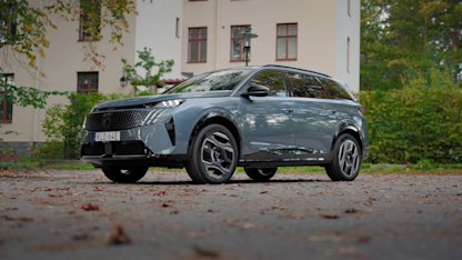 Provkörning av Peugeot E-5008