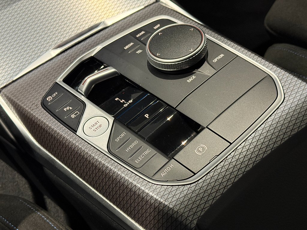 BMW 330e Touring Steptronic, 292hp, 2025