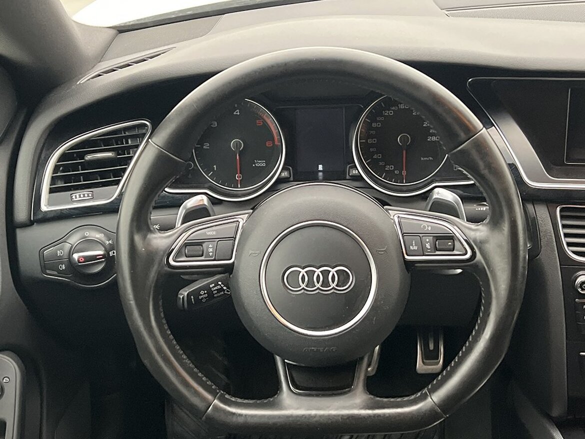 HYF627 Audi A5 Sportback Quattro SB 2.0 TDI SLine Dvärme Drag PDC