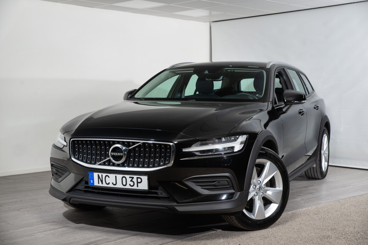 NCJ03P – Volvo V60 Cross Country