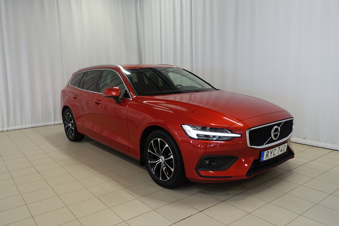 Volvo V60 Momentum Röd