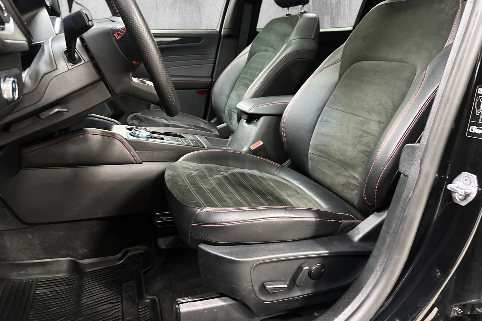 Ford Kuga Hybrid AWD bilde 15