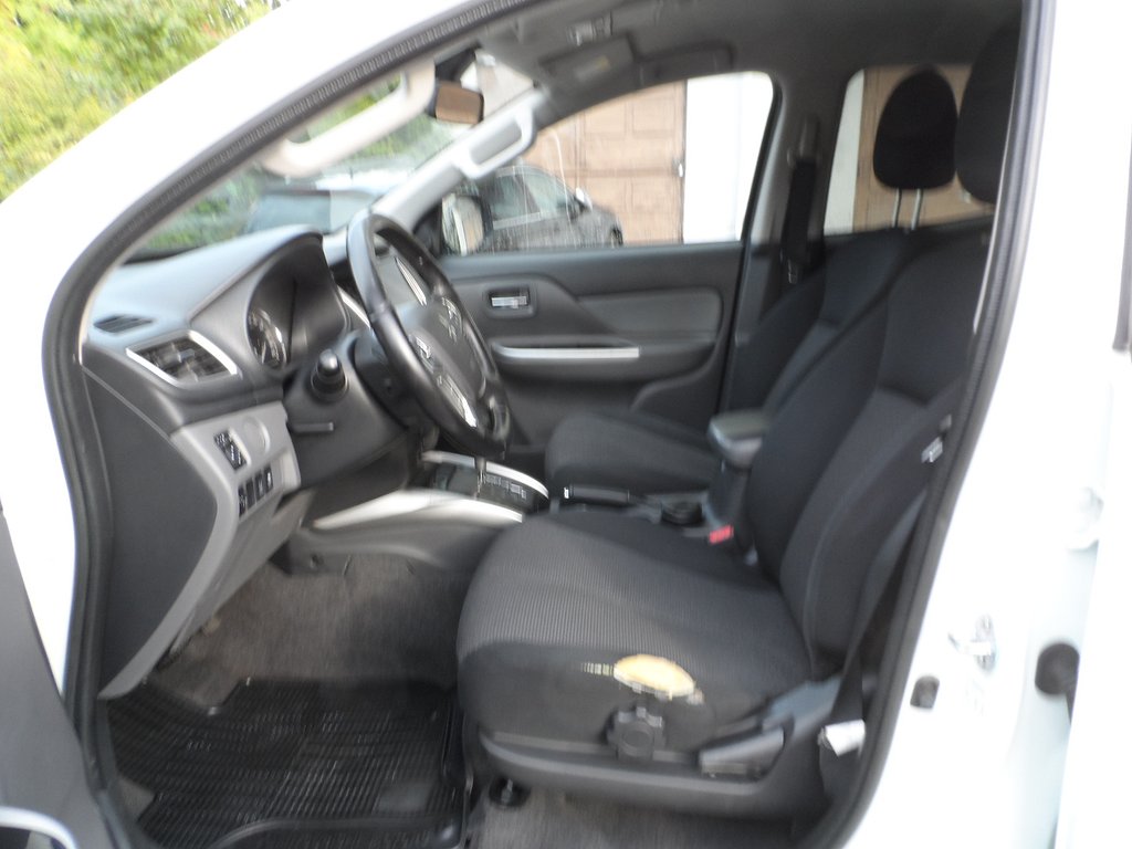 Mitsubishi L200 2.4 IC/TC DI-D 4WD 2017, kuva 7/13