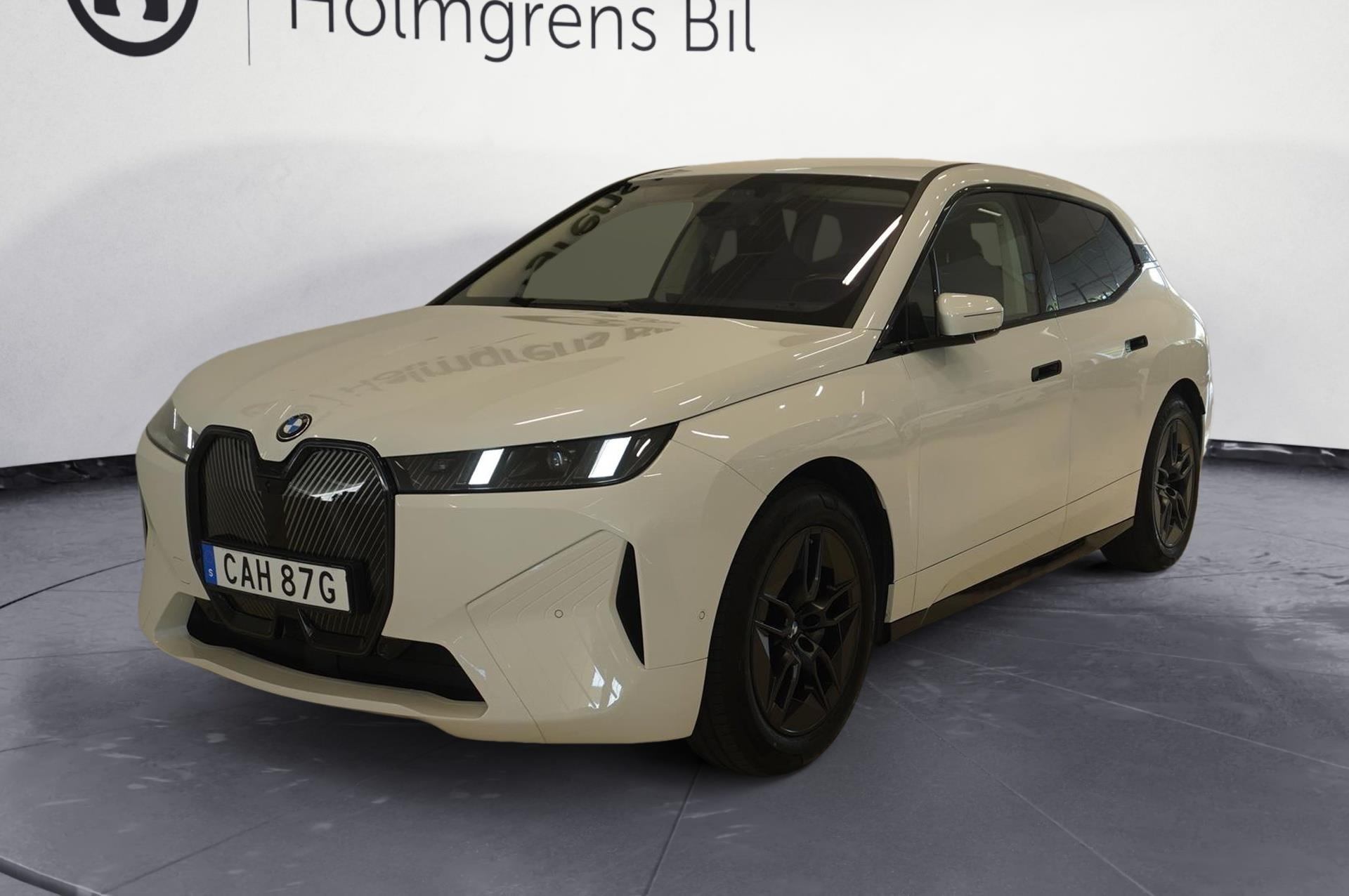 BMW iX xDrive60, 544hp, 2025