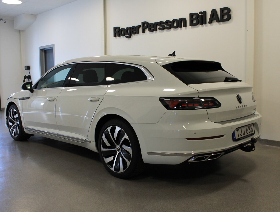 TJJ68N Volkswagen Arteon Shooting Brake eHybrid Rline drag/Värmare