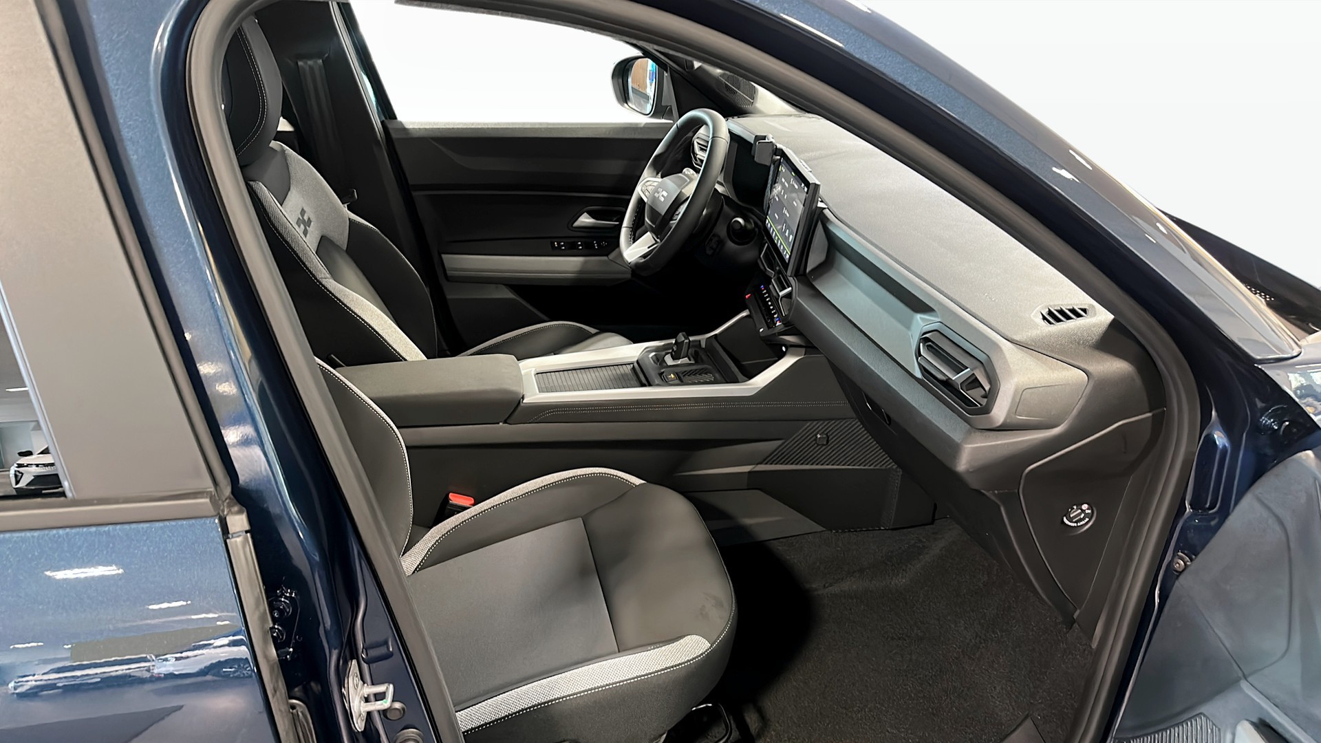 Dacia Bigster JOURNEY HYBRID 155 2025, kuva 6/38