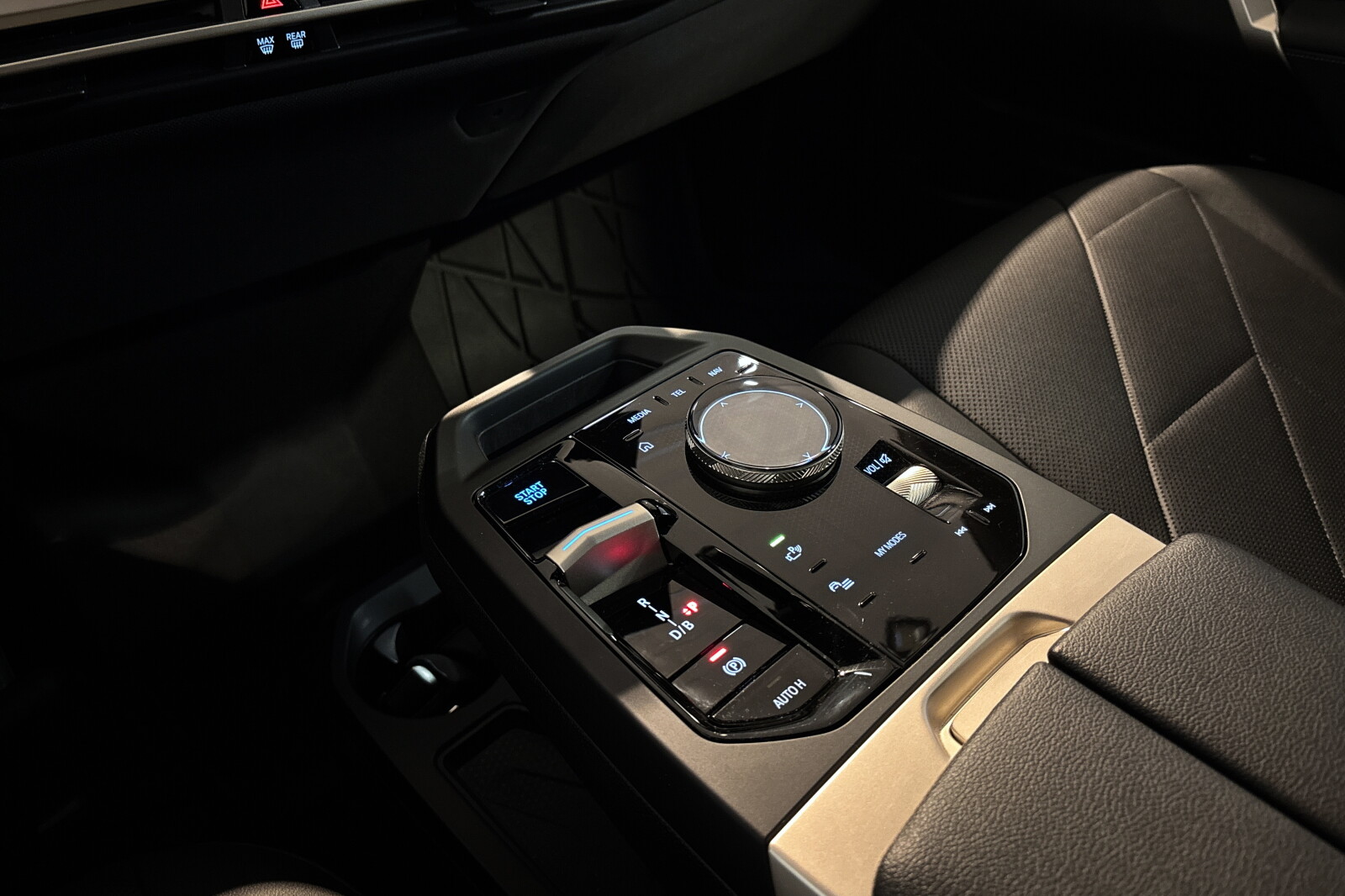 BMW iX xDrive40 bilde 16