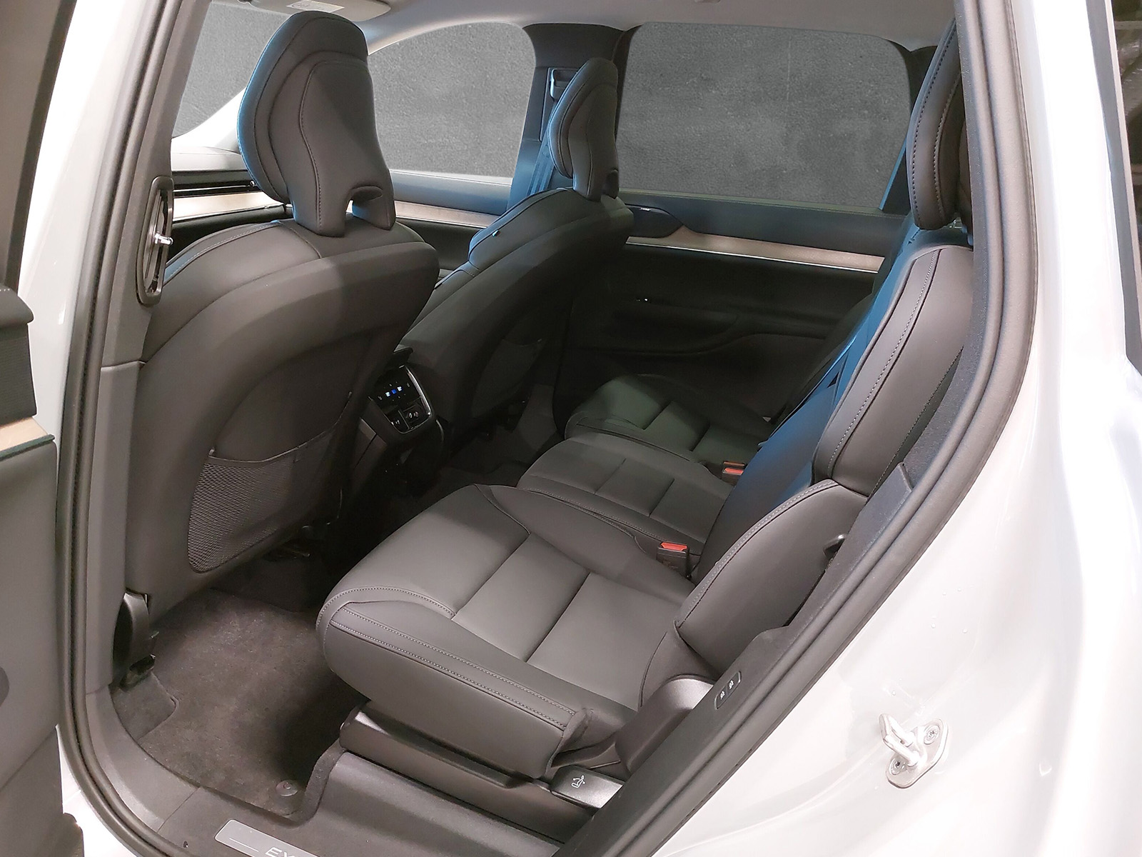Volvo EX90 Twin Motor Plus 7-sits 2025, kuva 6/7