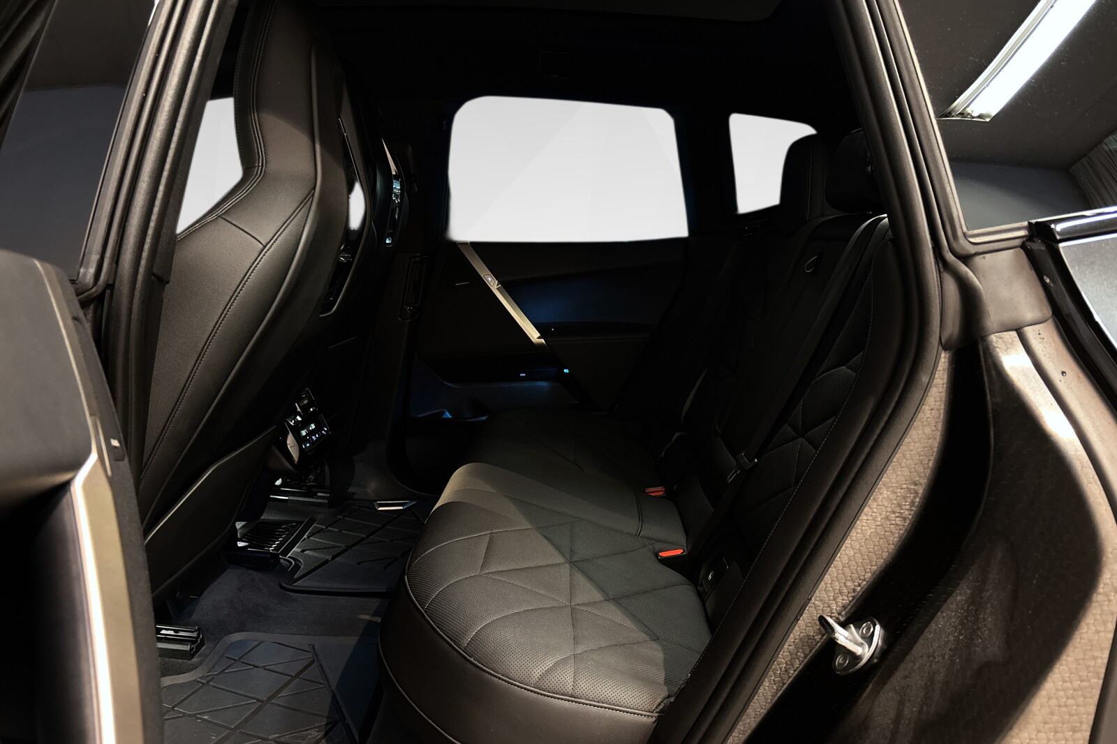 BMW iX xDrive40 bilde 17