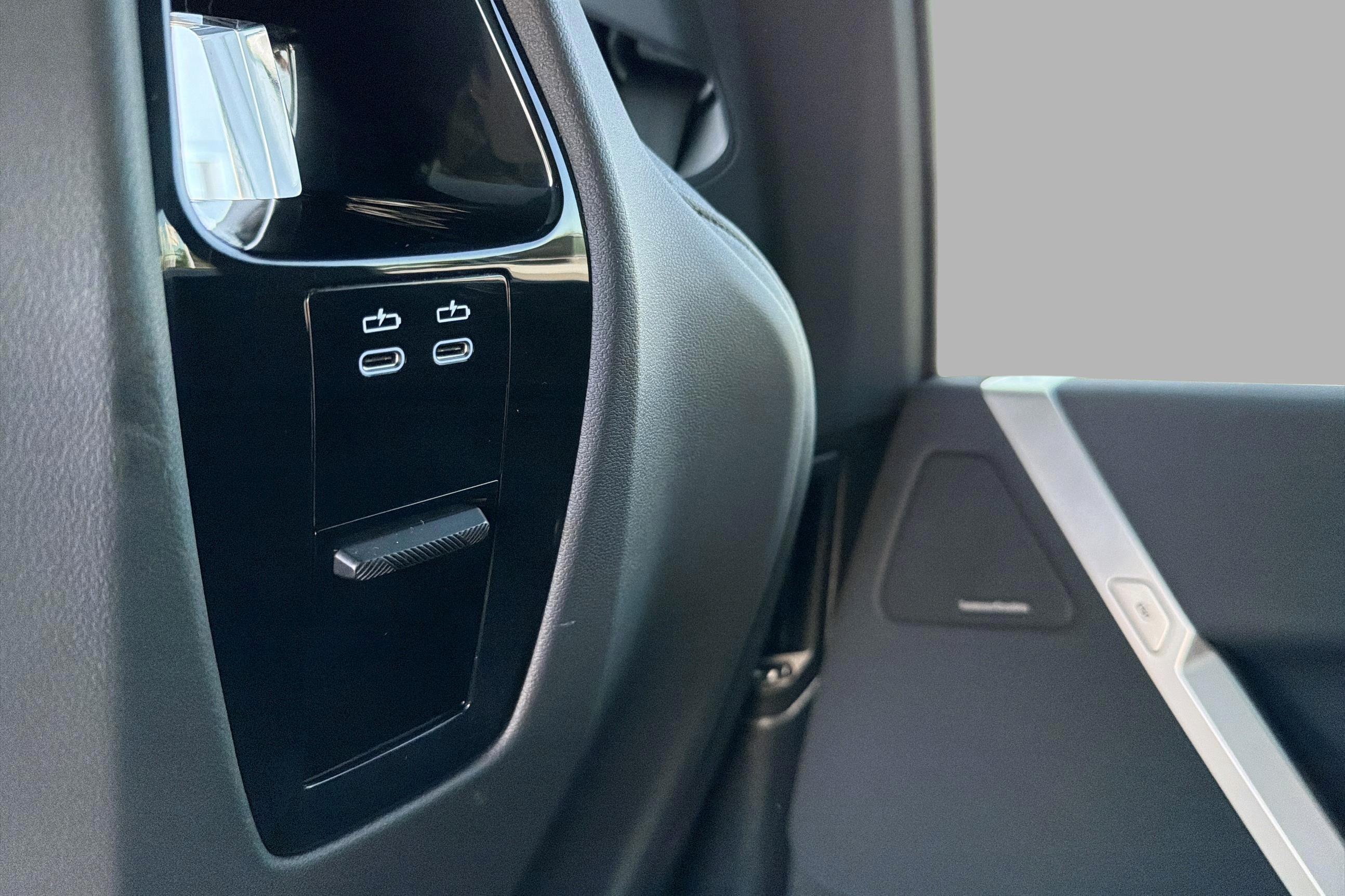BMW iX xDrive40, 326ps, 2023