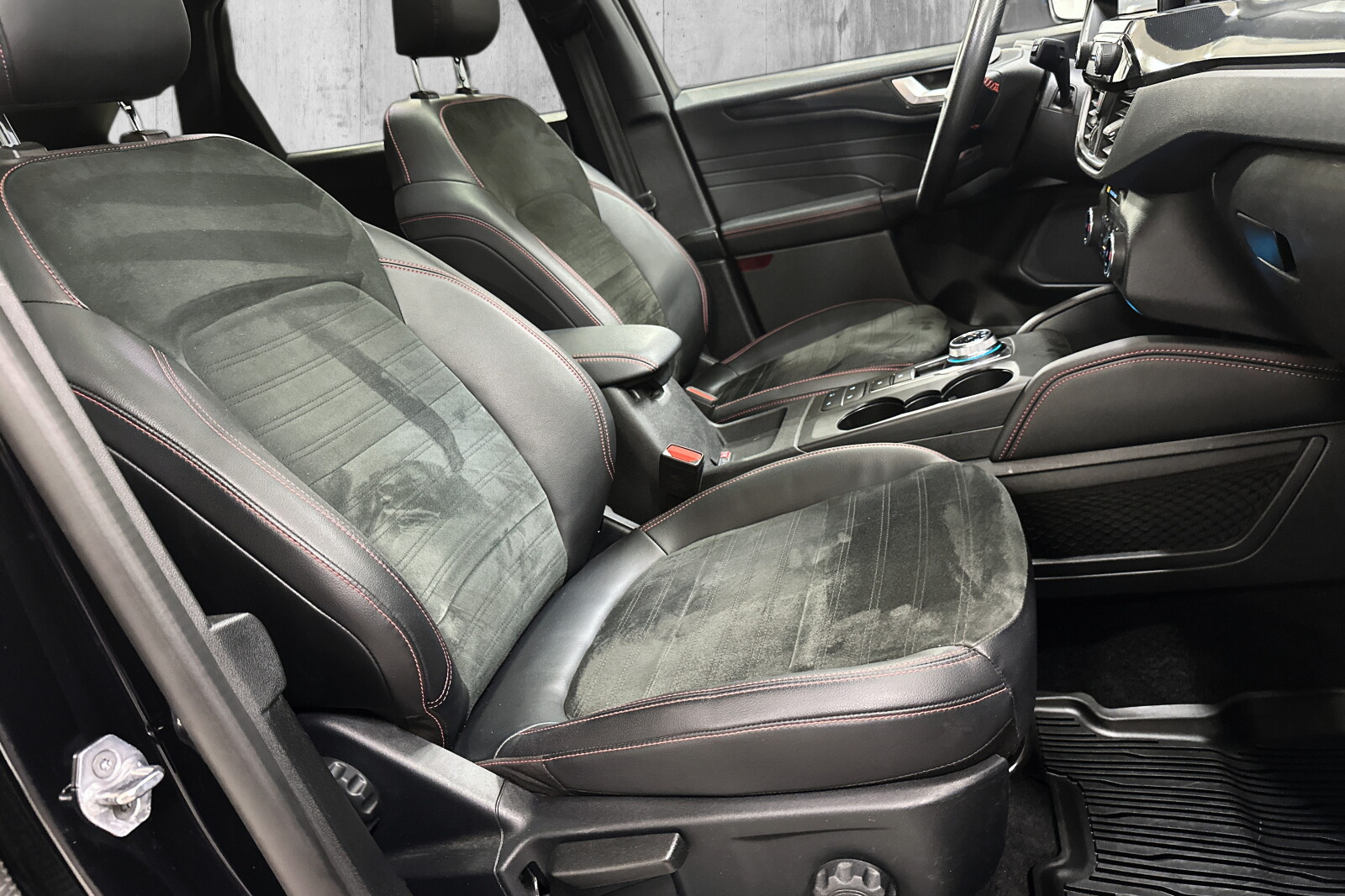 Ford Kuga Hybrid AWD bilde 9