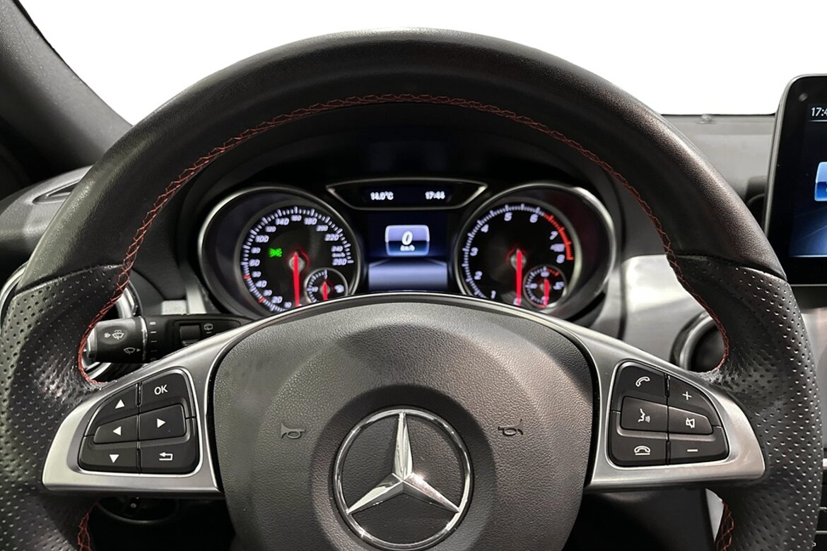 Mercedes-Benz GLA 180AMG