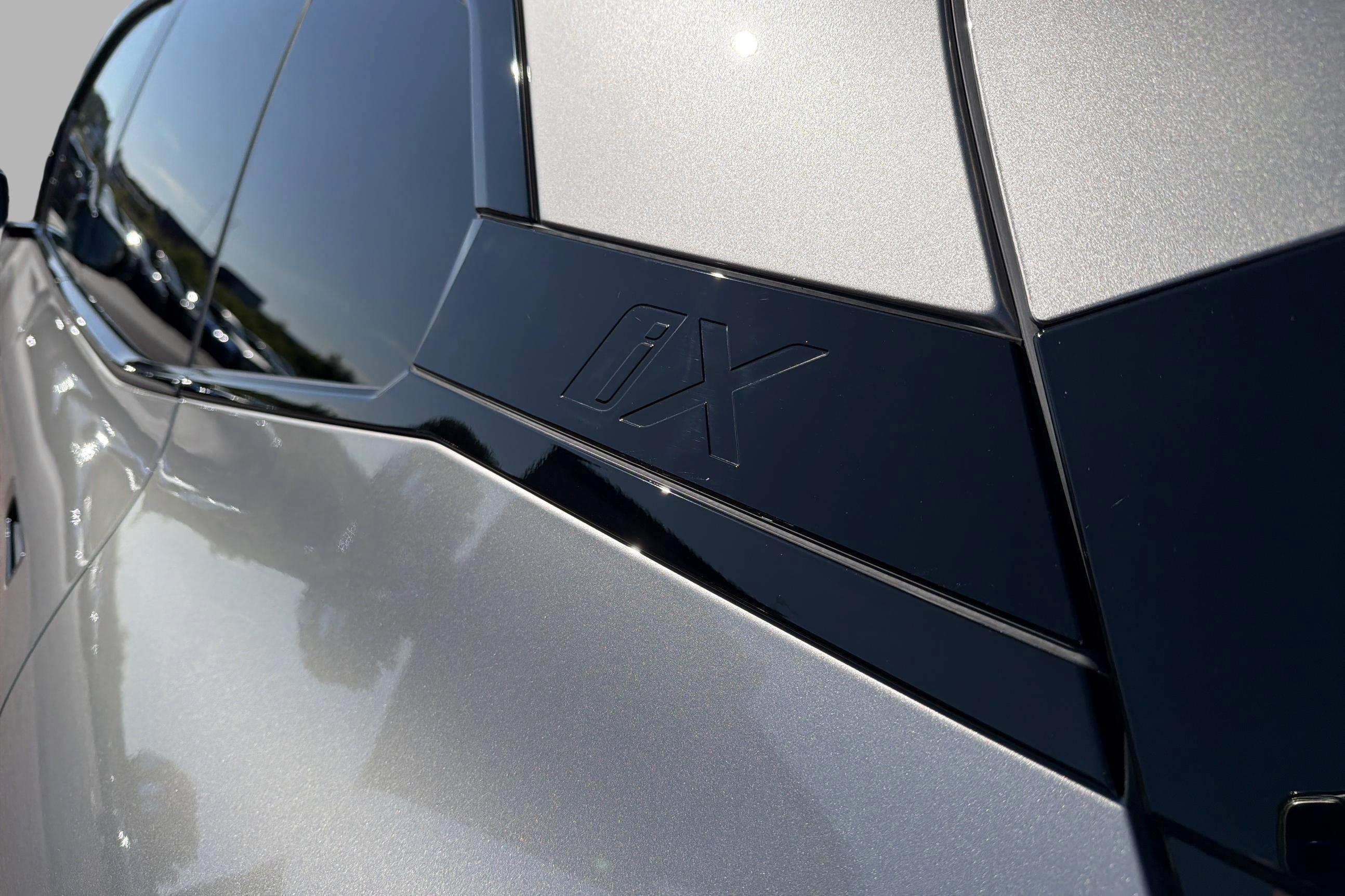 BMW iX xDrive40, 326ps, 2023