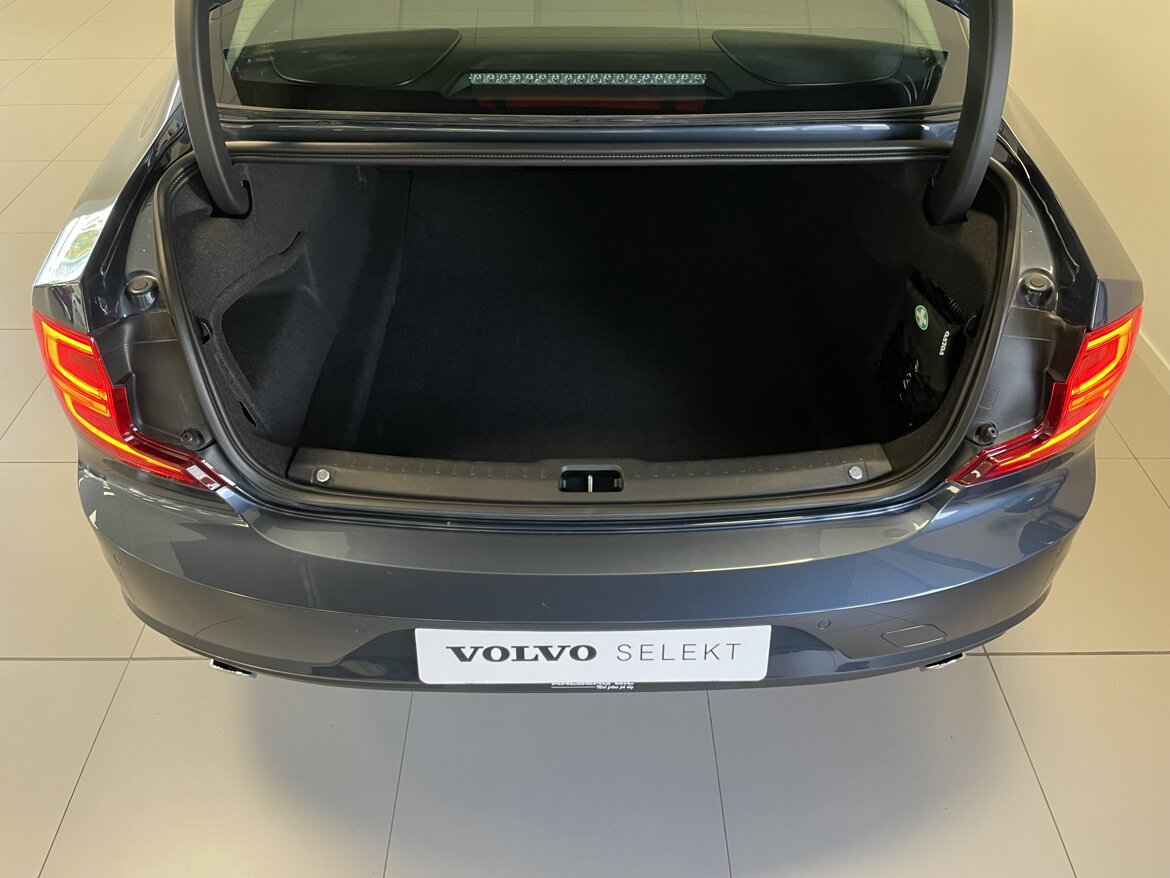 Volvo S90 Momentum, Advanced Edition