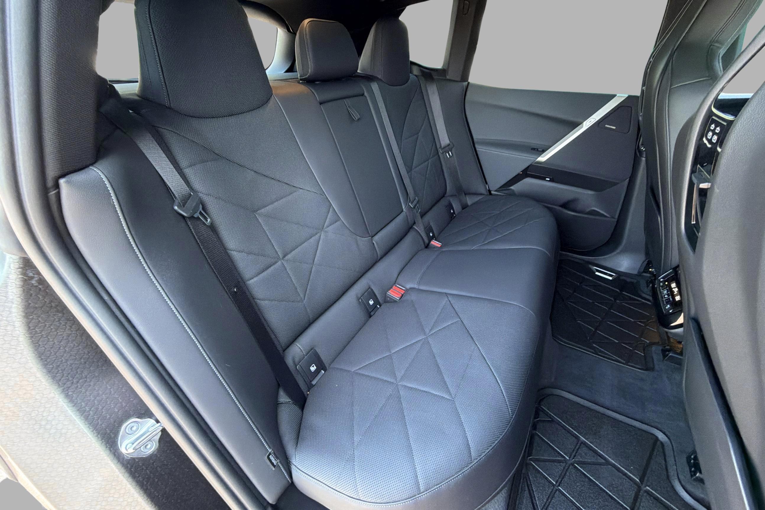 BMW iX xDrive40, 326ps, 2023