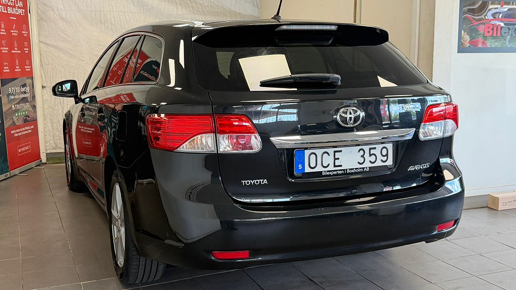 Toyota Avensis Kombi 2.2 D-4D Executive 2013, kuva 7/10