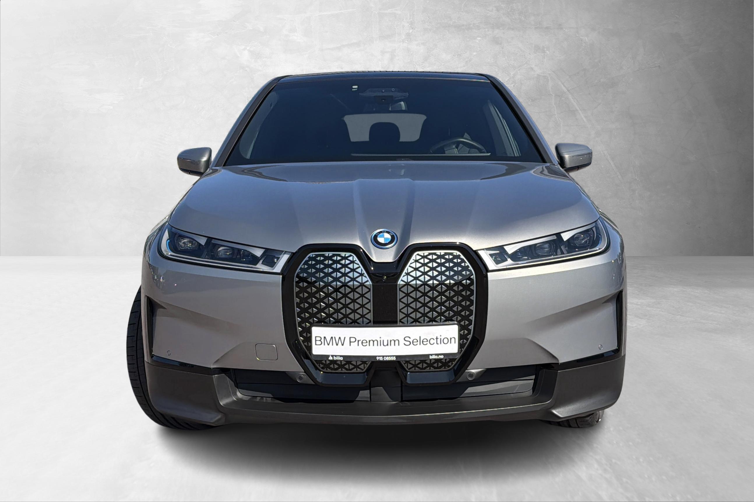 BMW iX xDrive40, 326ps, 2023