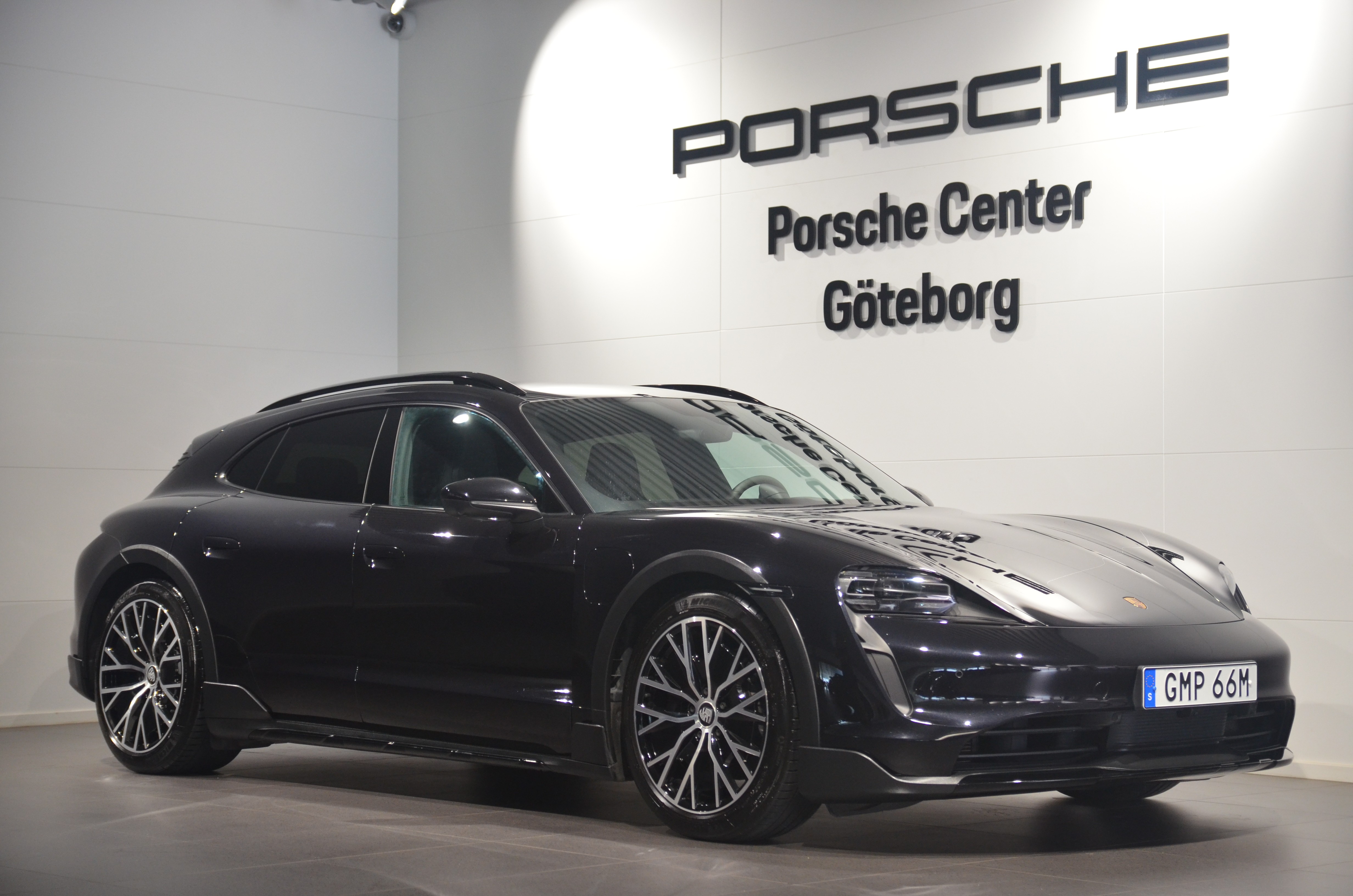 Porsche Taycan 381 hp