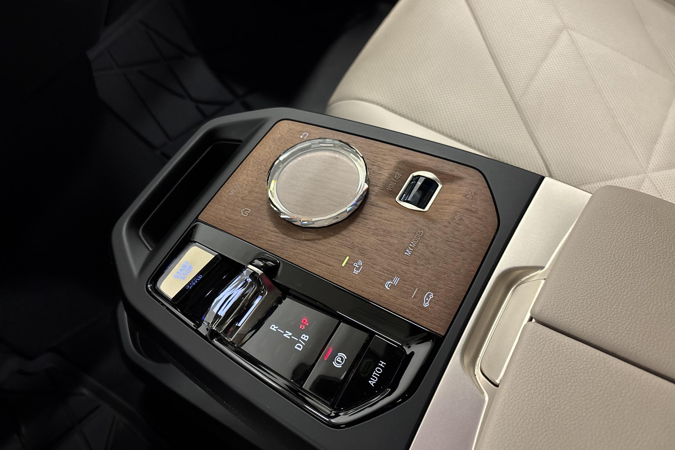 BMW iX xDrive50, 524hk, 2023