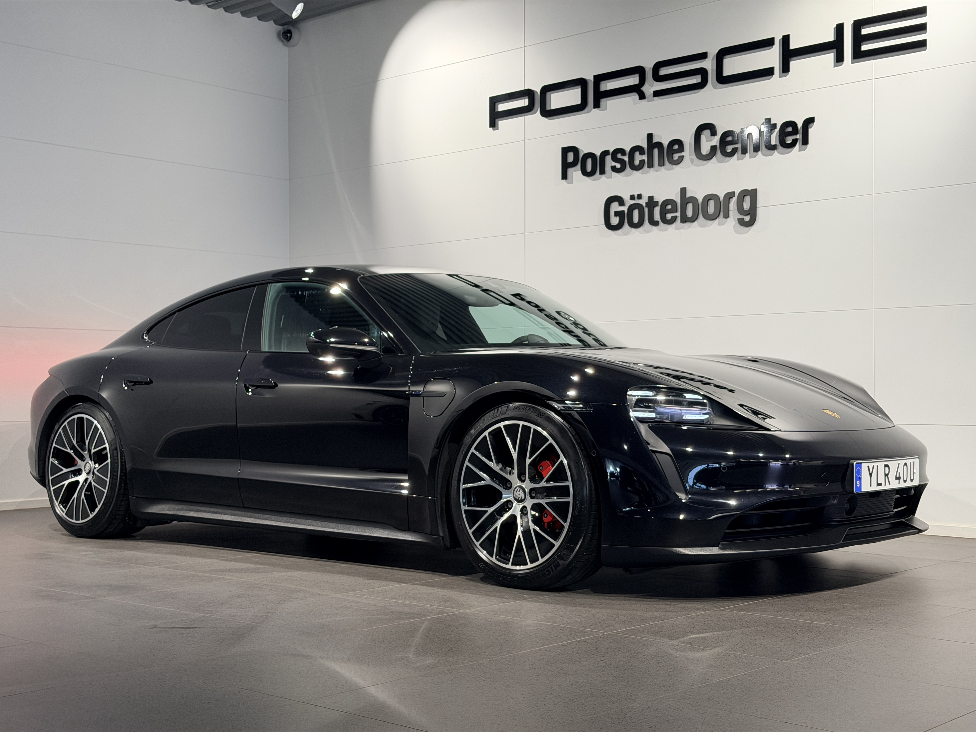 Porsche Taycan 435 hp
