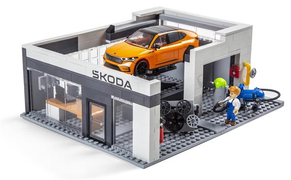 Bensinstation och Enyaq Coupé RS