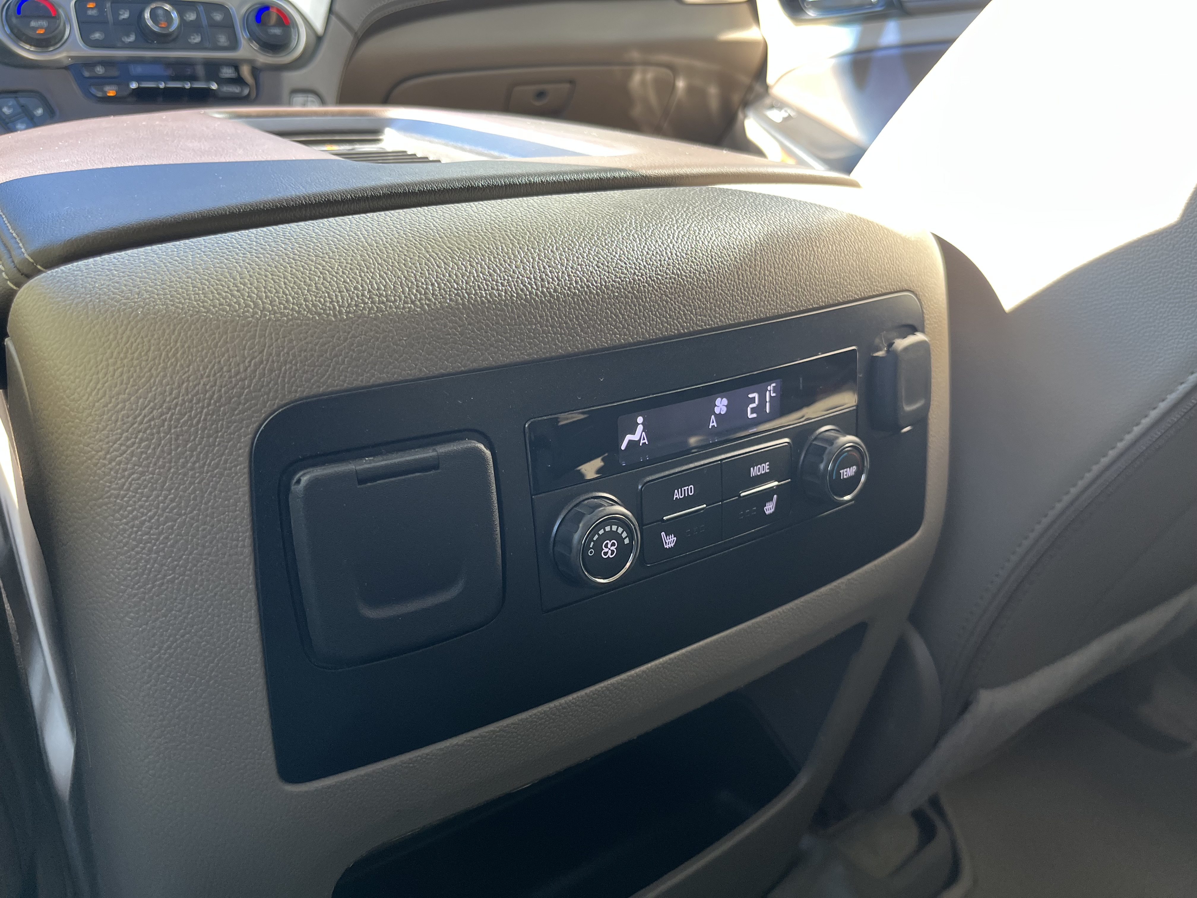 Chevrolet Suburban 5.3 V8 E85 4WD Hydra-Matic, 360hp, 2018