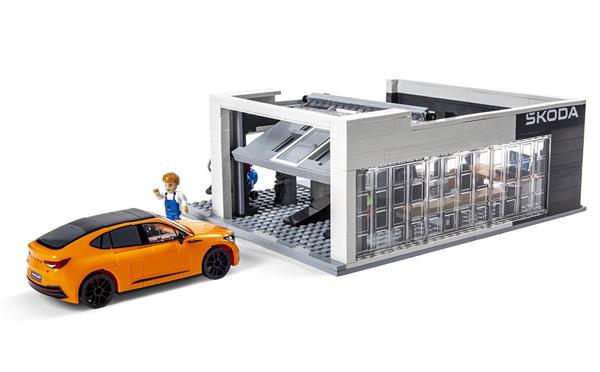 Bensinstation och Enyaq Coupé RS